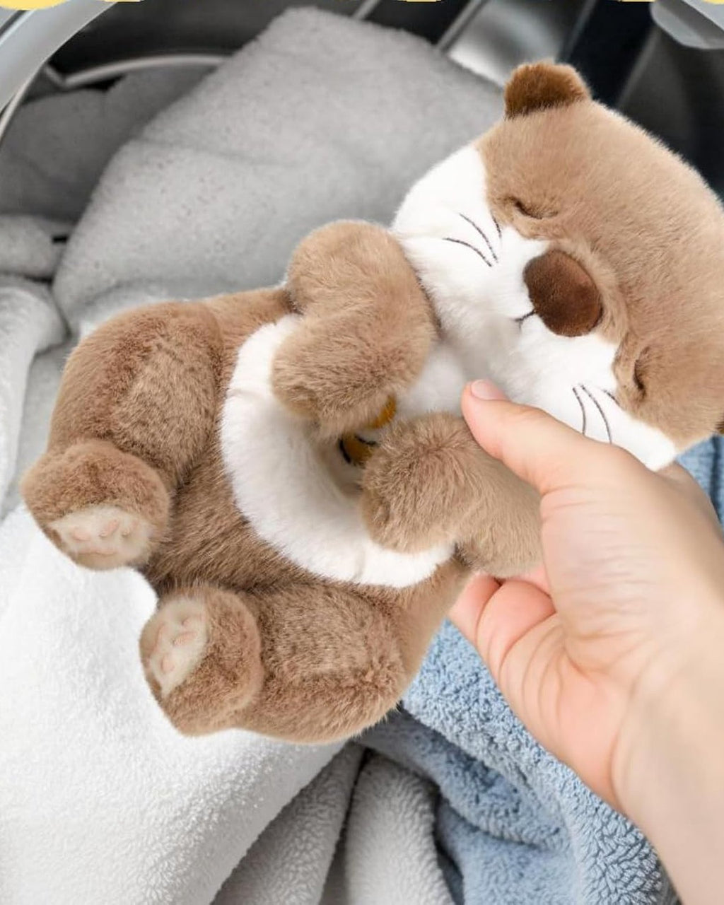 Ollie the Otter, washing